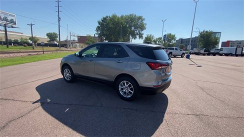Used 2023 Chevrolet Equinox LS w/ LS Convenience Package image 6