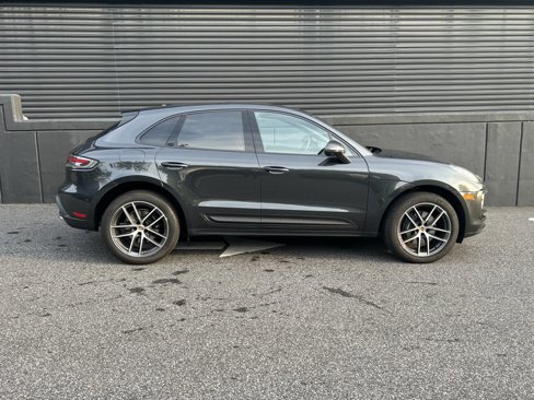 Certified 2025 Porsche Macan image 11