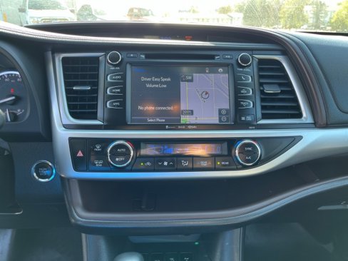 Used 2018 Toyota Highlander XLE image 17