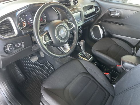 Used 2020 Jeep Renegade Latitude w/ Cold Weather Group image 10