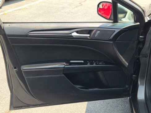 Used 2018 Ford Fusion SE w/ Equipment Group 201A image 17
