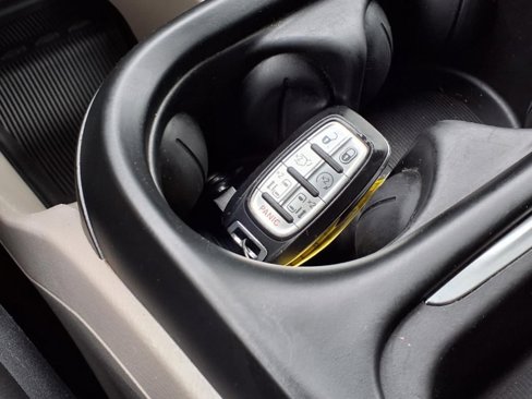 Used 2020 Chrysler Pacifica Touring-L image 14