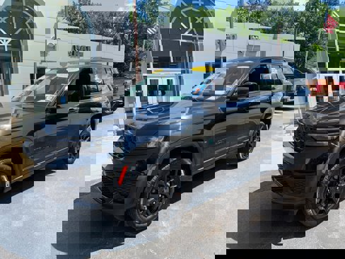 Certified 2024 Jeep Grand Cherokee Altitude image 2