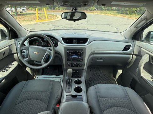 Used 2017 Chevrolet Traverse LS image 9
