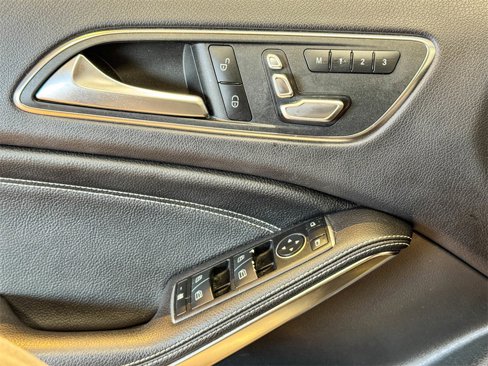 Used 2018 Mercedes-Benz GLA 250 4MATIC image 40