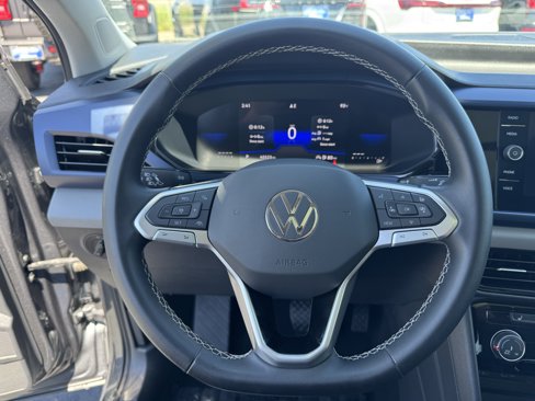 Used 2023 Volkswagen Taos SE w/ Panoramic Sunroof Package image 19