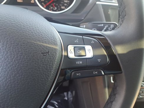 Used 2020 Volkswagen Tiguan SE w/ Panoramic Sunroof Package image 22