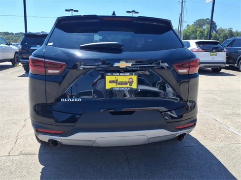 Used 2023 Chevrolet Blazer LT image 3