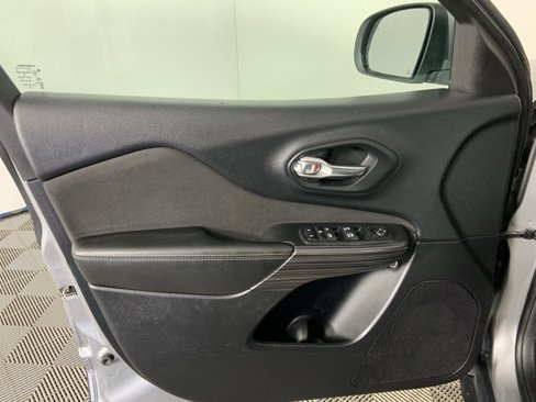 Used 2017 Jeep Cherokee Latitude w/ Safety/Convenience Group image 20