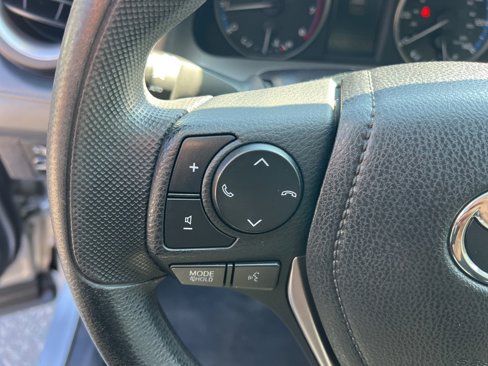 Used 2018 Toyota RAV4 LE image 12