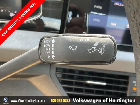 Certified 2025 Volkswagen Jetta SE w/ Sunroof Package image 22