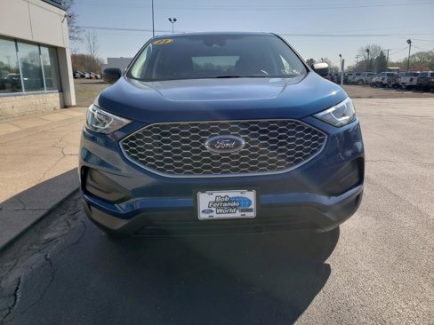 Certified 2023 Ford Edge SE image 4