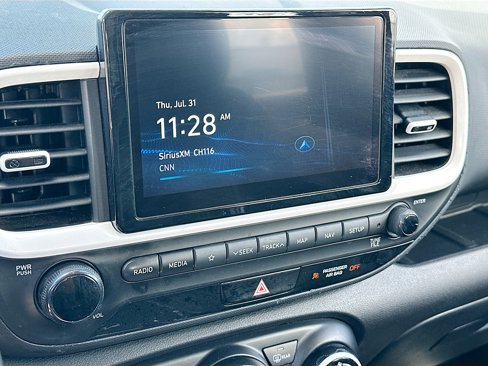 Used 2022 Hyundai Venue Limited image 15