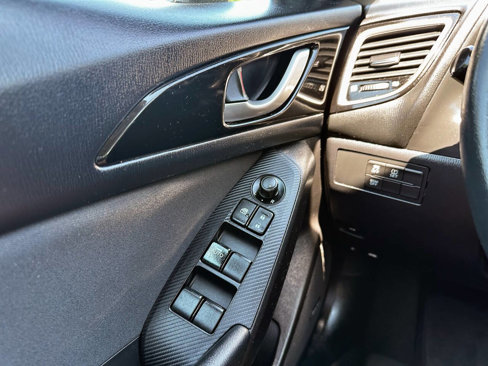 Used 2015 MAZDA MAZDA3 i Touring w/ Technology Package image 23