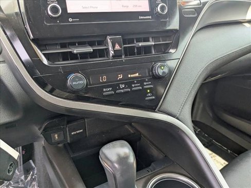 Used 2021 Toyota Camry SE image 16
