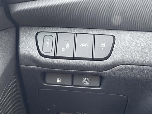 Certified 2022 Hyundai Ioniq SE image 17