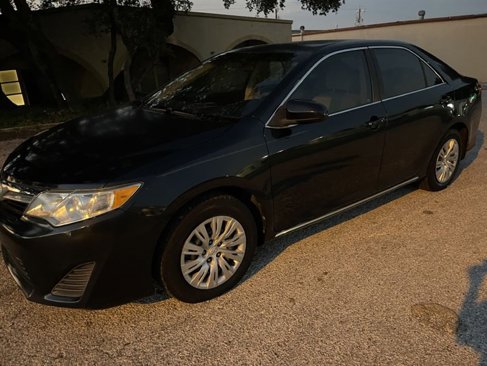 Used 2012 Toyota Camry LE image 3