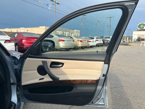 Used 2011 BMW 328i xDrive Sedan image 12
