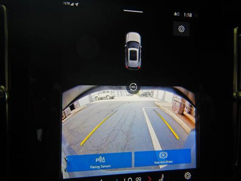 Used 2025 Volvo XC40 B5 Plus image 18