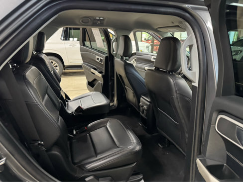 Used 2021 Ford Explorer XLT w/ Equipment Group 202A image 12