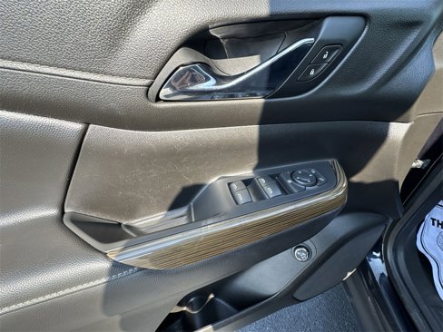 Used 2021 GMC Acadia SLE w/ Driver Convenience Package image 13