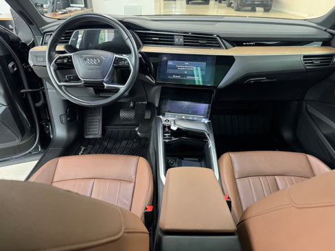 Used 2024 Audi Q8 e-tron Premium image 10