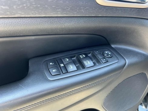 Used 2017 Jeep Grand Cherokee Laredo w/ Quick Order Package 23E image 19