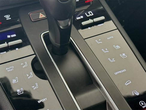 Certified 2022 Porsche Macan S image 17