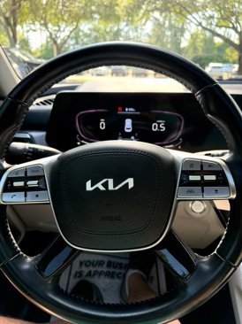 Used 2023 Kia Telluride EX w/ EX Captain's Chair Package image 25