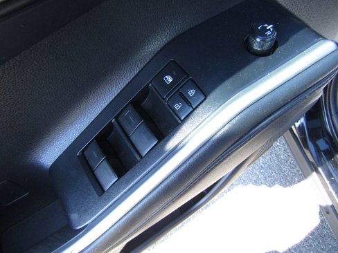 Used 2021 Toyota Highlander XLE image 13