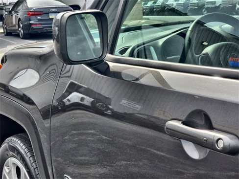 Used 2019 Jeep Renegade Latitude w/ Cold Weather Group image 11
