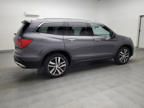 Used 2018 Honda Pilot Touring image 10