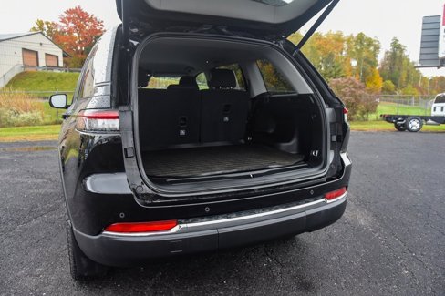Certified 2023 Jeep Grand Cherokee Laredo w/ Luxury Tech Group I image 13