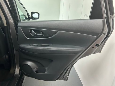 Used 2019 Nissan Rogue S image 28