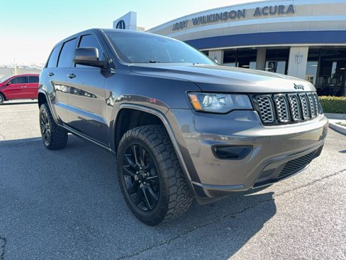 Used 2018 Jeep Grand Cherokee Altitude image 1