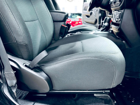 Used 2018 Jeep Wrangler Unlimited Sport S image 34