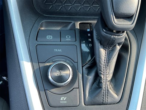 Used 2020 Toyota RAV4 XLE image 20