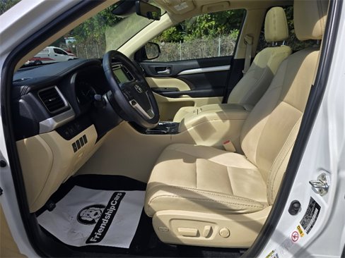 Used 2019 Toyota Highlander XLE image 12