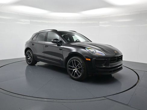 Used 2025 Porsche Macan image 29