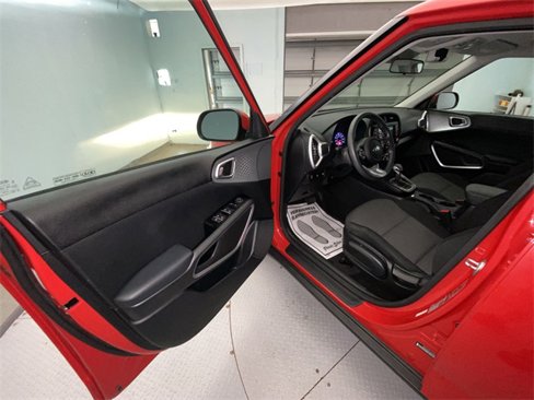 Used 2020 Kia Soul LX image 11