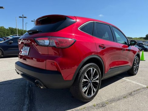 Used 2022 Ford Escape SE w/ SE Sport Appearance Package image 7