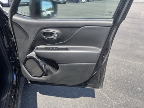 Used 2022 Jeep Renegade Altitude image 10