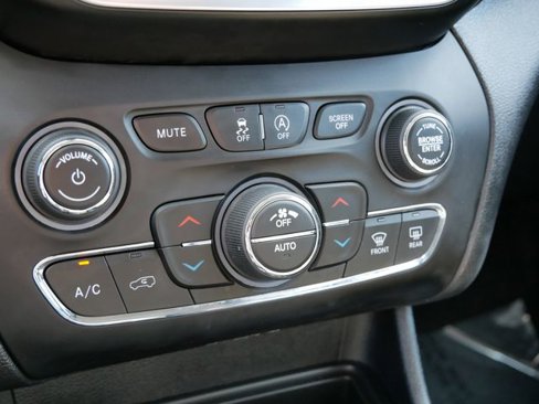 Certified 2019 Jeep Cherokee Trailhawk w/ Cold Weather Group image 21