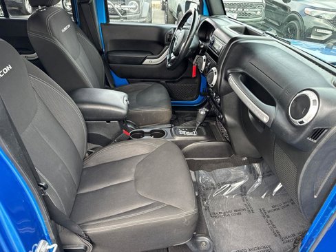 Used 2015 Jeep Wrangler Unlimited Rubicon w/ Connectivity Group image 15