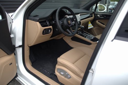 New 2025 Porsche Macan image 4