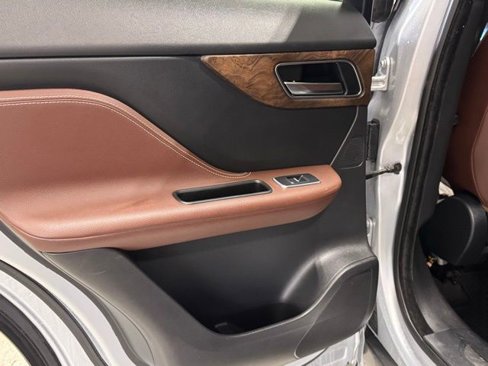 Used 2019 Jaguar F-PACE S image 23
