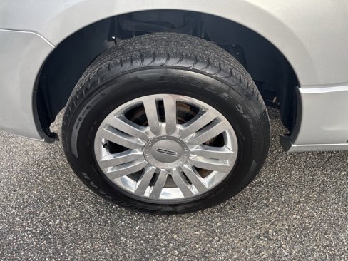 Used 2014 Lincoln Navigator L 2WD image 9