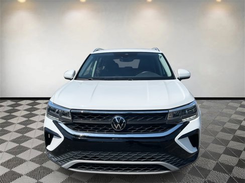 Used 2023 Volkswagen Taos SE image 8