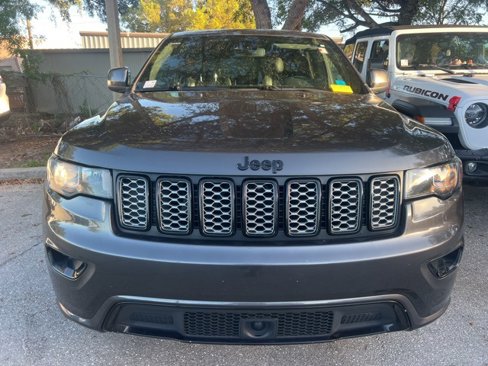 Used 2020 Jeep Grand Cherokee Altitude image 2