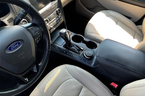 Used 2018 Ford Explorer XLT w/ Equipment Group 202A image 8